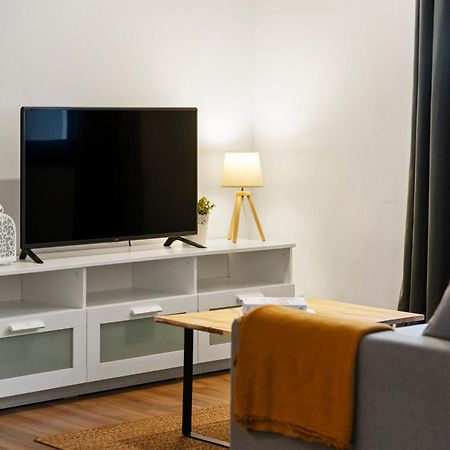 Lodging Apartments Liceu 11 Barcelona Bagian luar foto