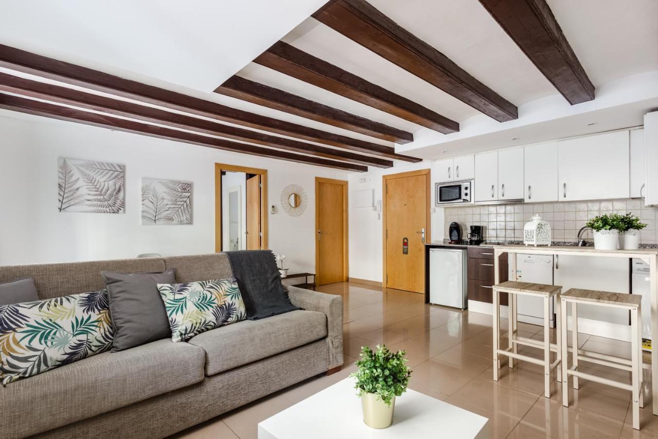 Lodging Apartments Liceu 11 Barcelona Bagian luar foto