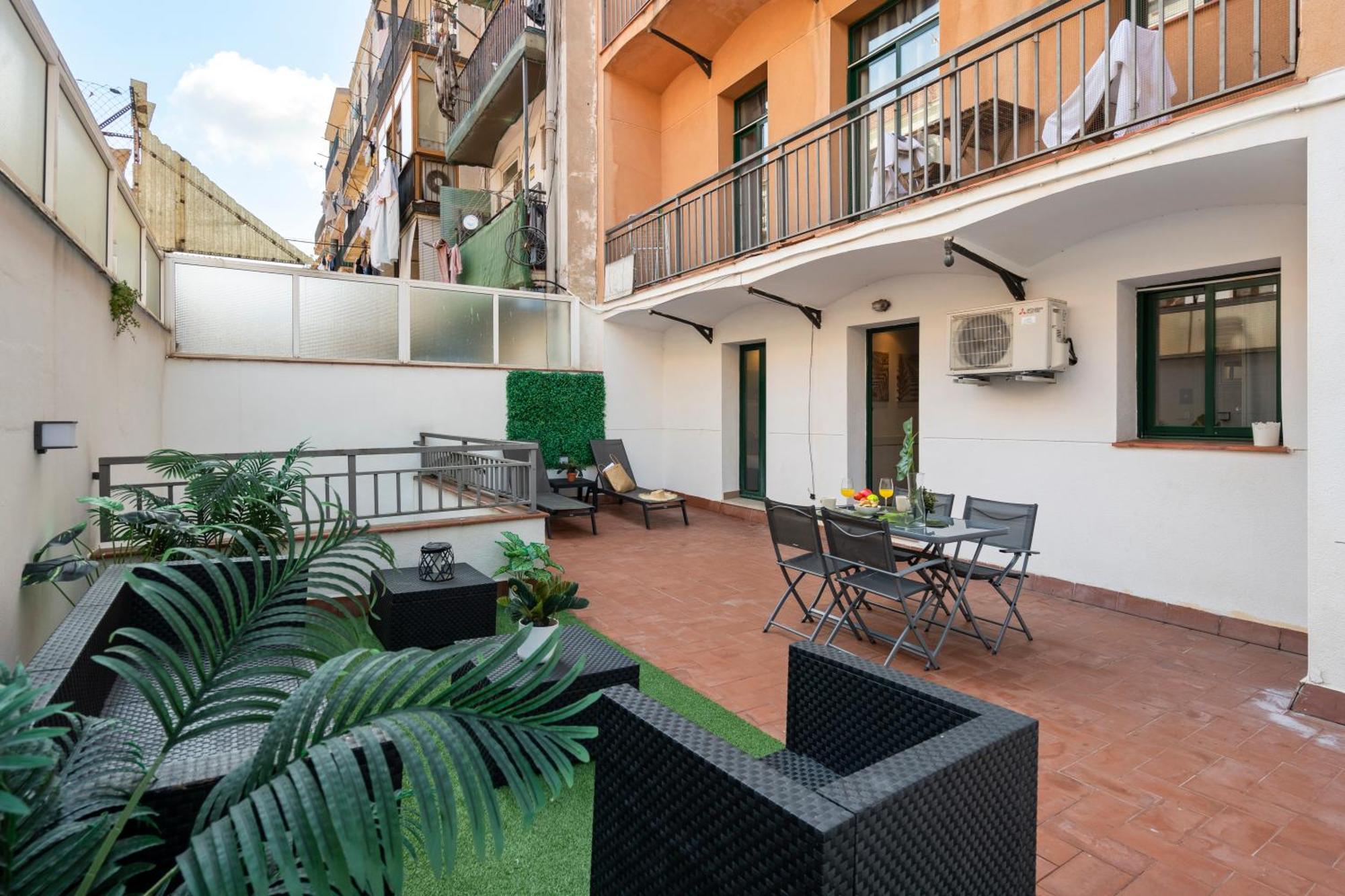 Lodging Apartments Liceu 11 Barcelona Bagian luar foto