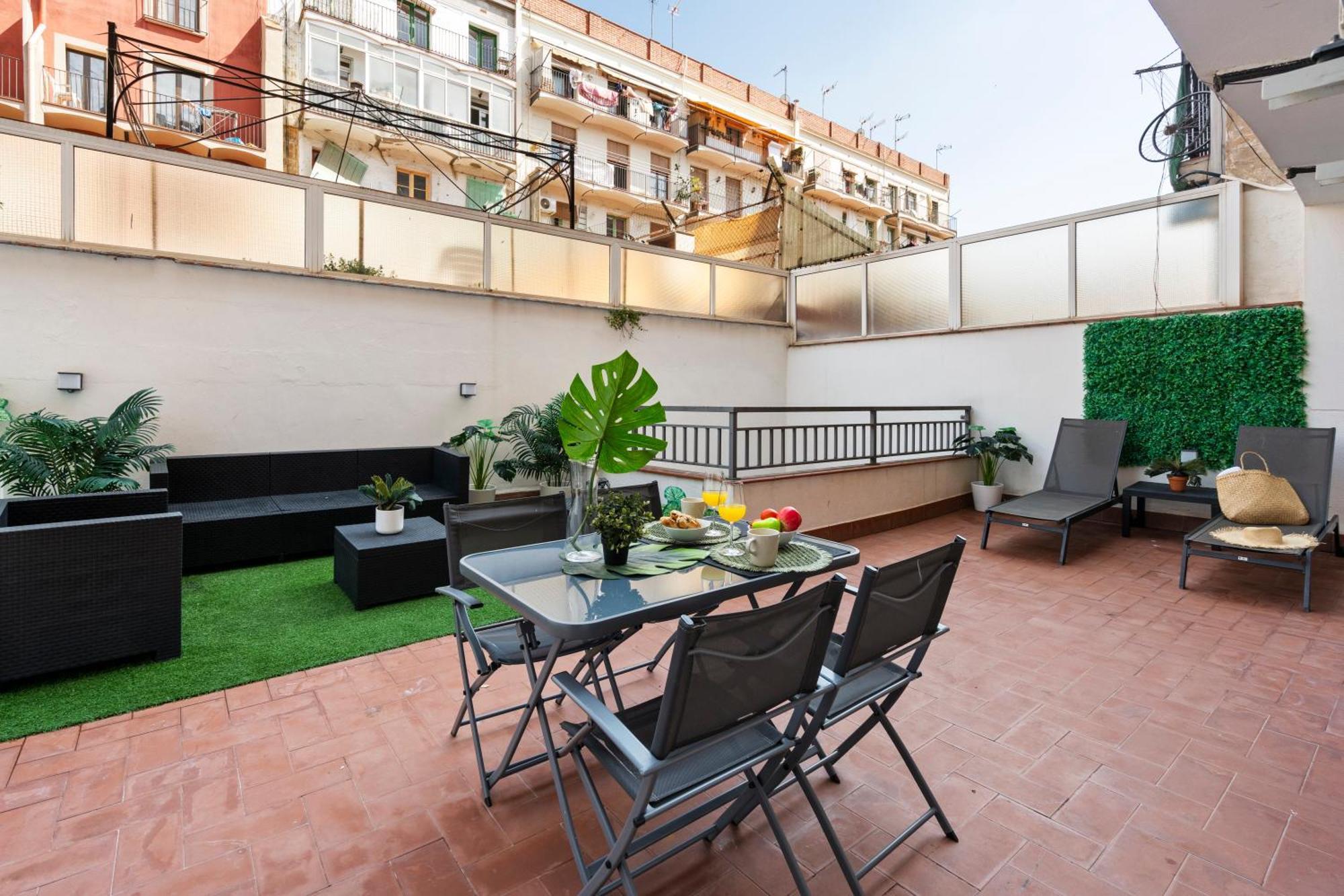 Lodging Apartments Liceu 11 Barcelona Bagian luar foto