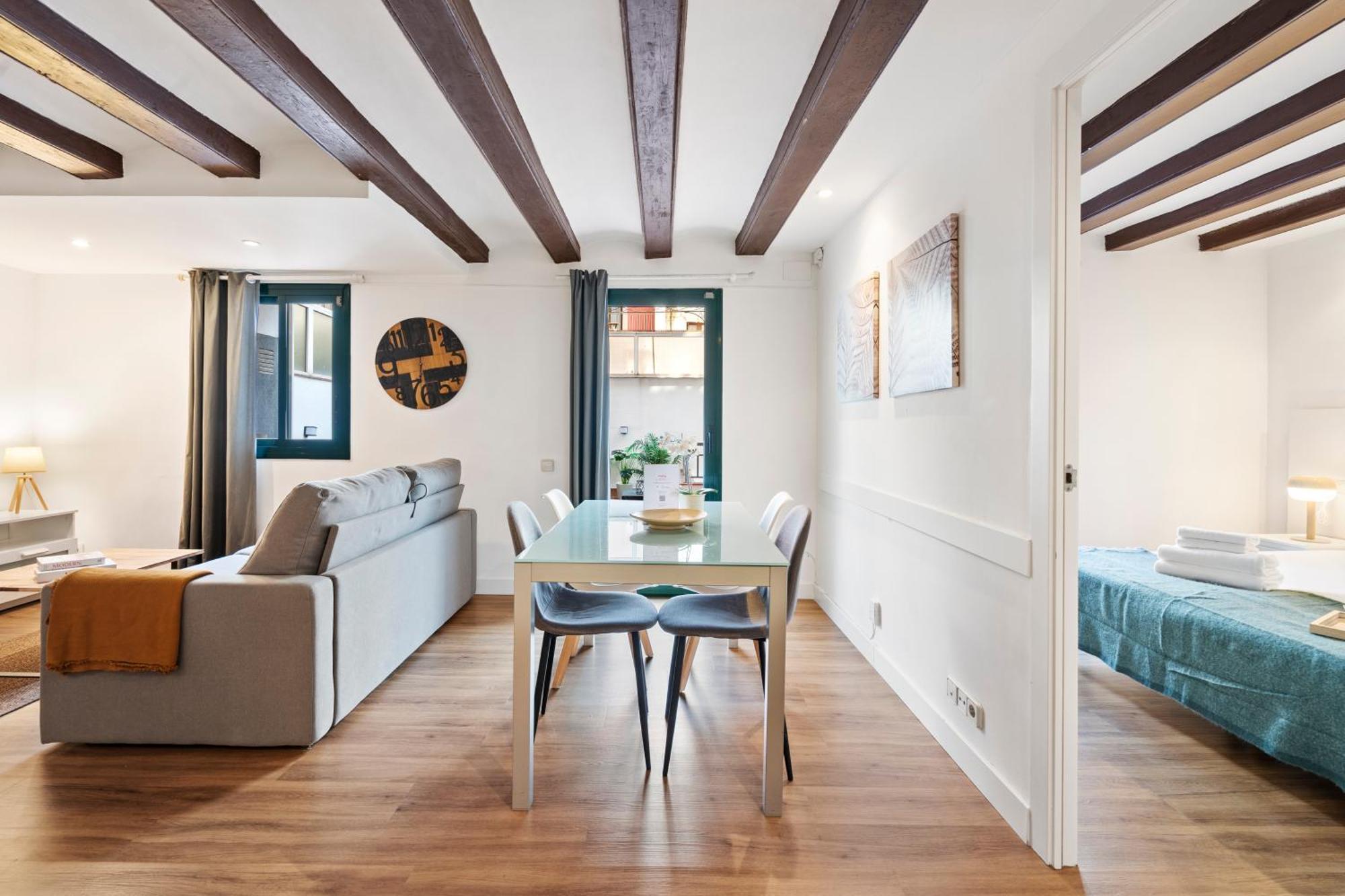 Lodging Apartments Liceu 11 Barcelona Bagian luar foto