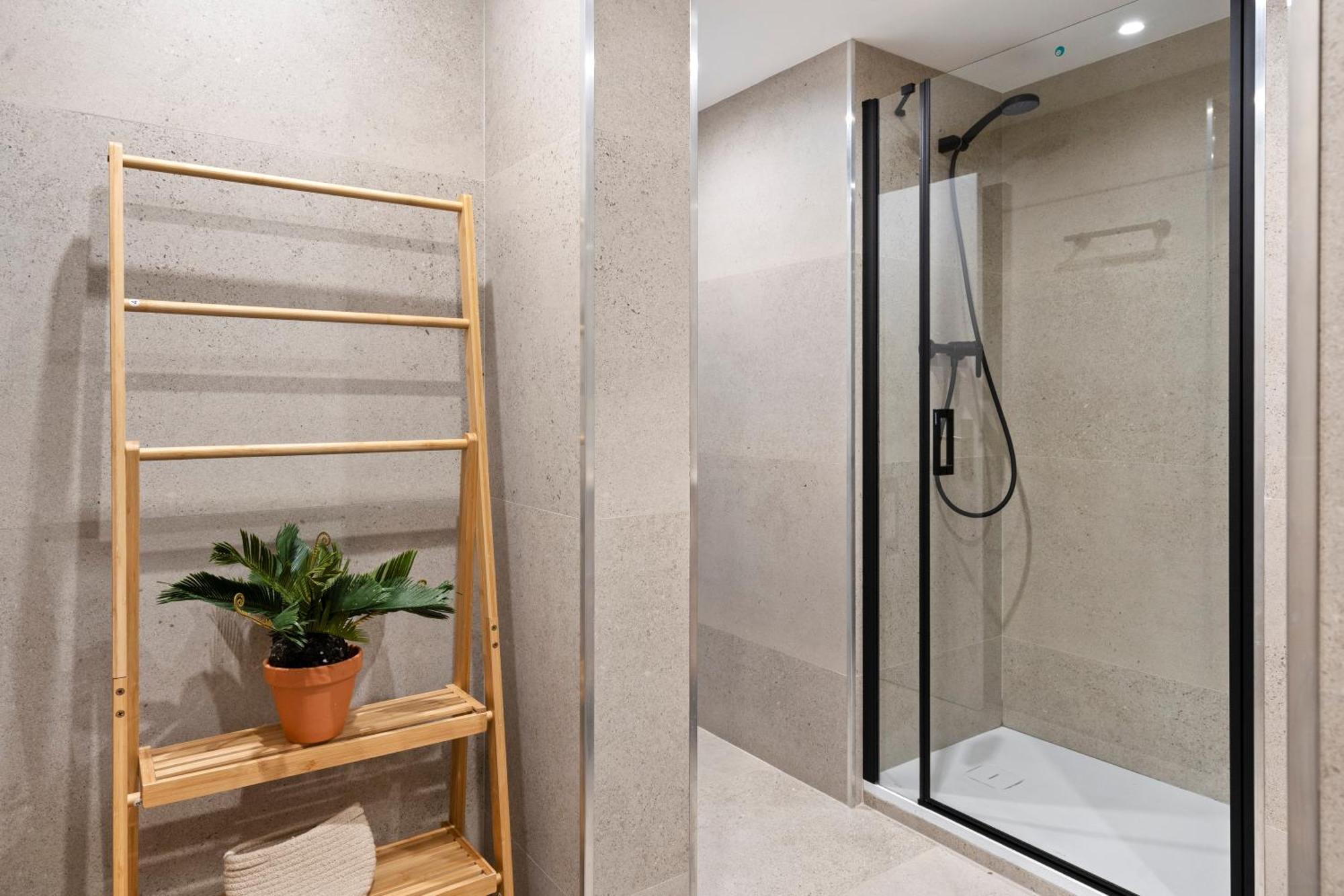 Lodging Apartments Liceu 11 Barcelona Bagian luar foto
